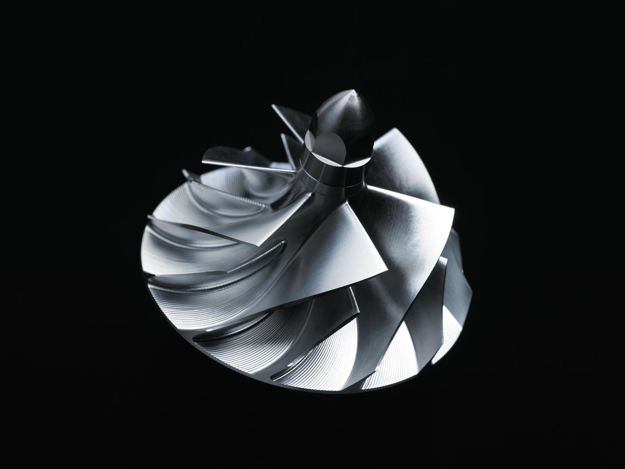 Vyvážený motor s kompresorom